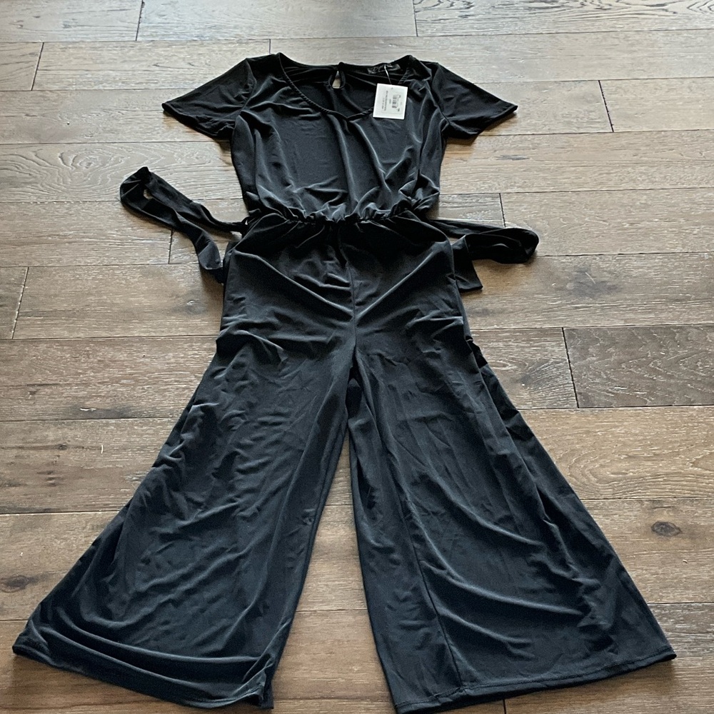 Women's Black Wide-Leg Short-Sleeve Jumpsuit with Tie Waist